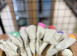 Izložba mirisnih svijeća “Wooden Glow mirisna priča”